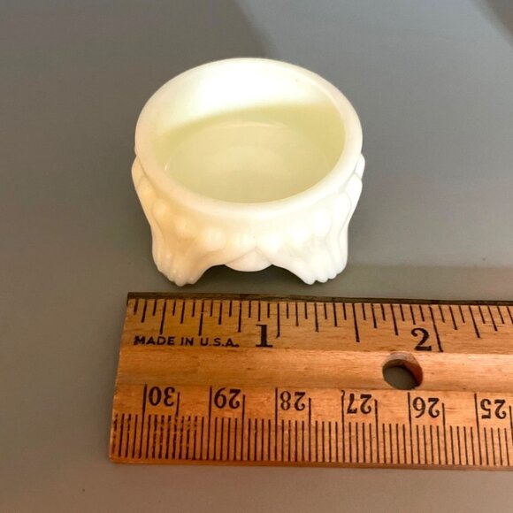 Vintage Custard Cream Uranium Vaseline Glass Salt Cellars Footed Glows Set Of 2 - Picture 7 of 9